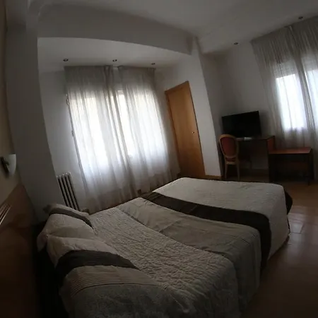 Casa de hóspedes Cataluna 3*